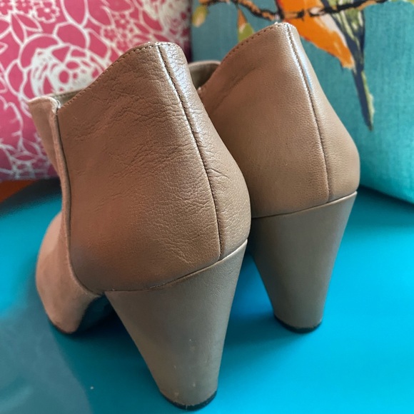Gianni Bini Size 9.5M (40) Used - Good condition. No Box - Picture 3 of 9